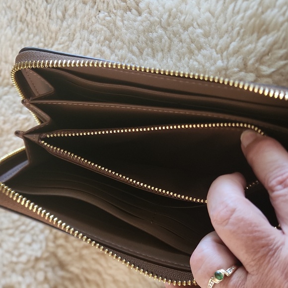 NWOT Coach Signature Wildflower Long Zippered Wallet/Wristlet 🤎🩷🌸🎁 - Picture 11 of 16